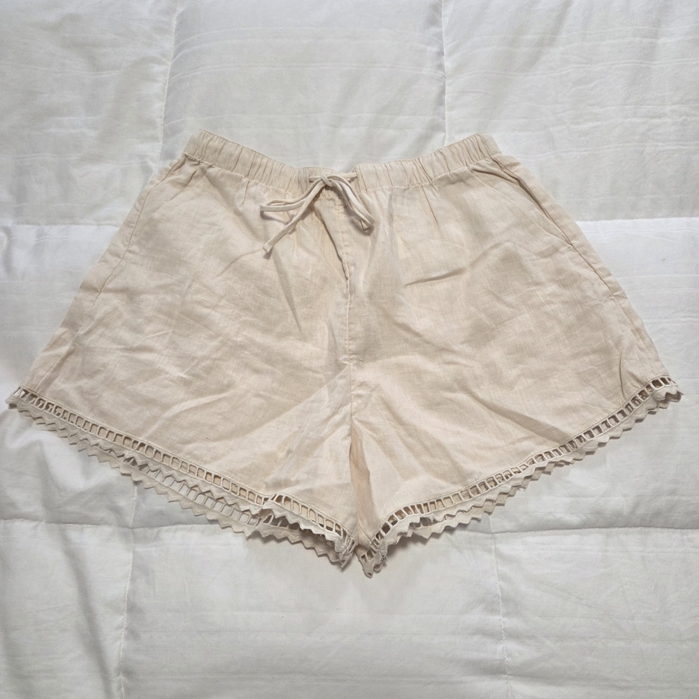 NWT Abercrimbie Women's Cream Lace Trim Shorts